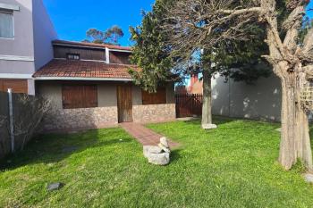En venta. Chalet tradicional de cuatro ambientes - Santa Clara del Mar